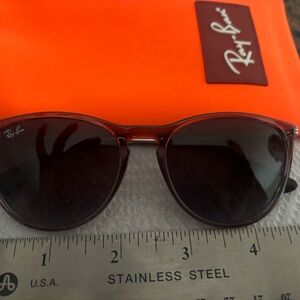 Rayban sunglasses youth size, dark pink frame